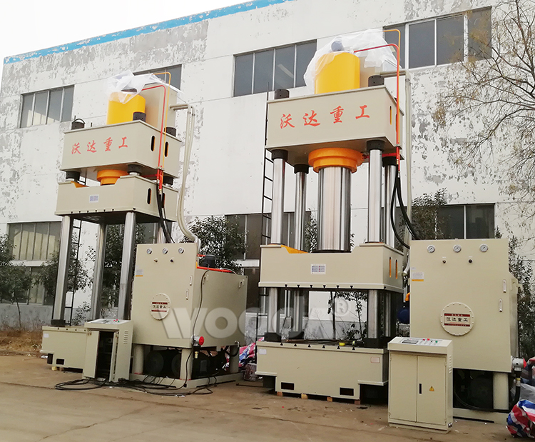 1500噸三梁四柱液壓機 1500噸三梁四柱液壓機